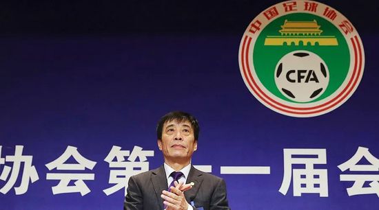 叶老爷子也不禁叹了口气，泼冷水道：想跟苏家联姻，小昊确实差得太多。