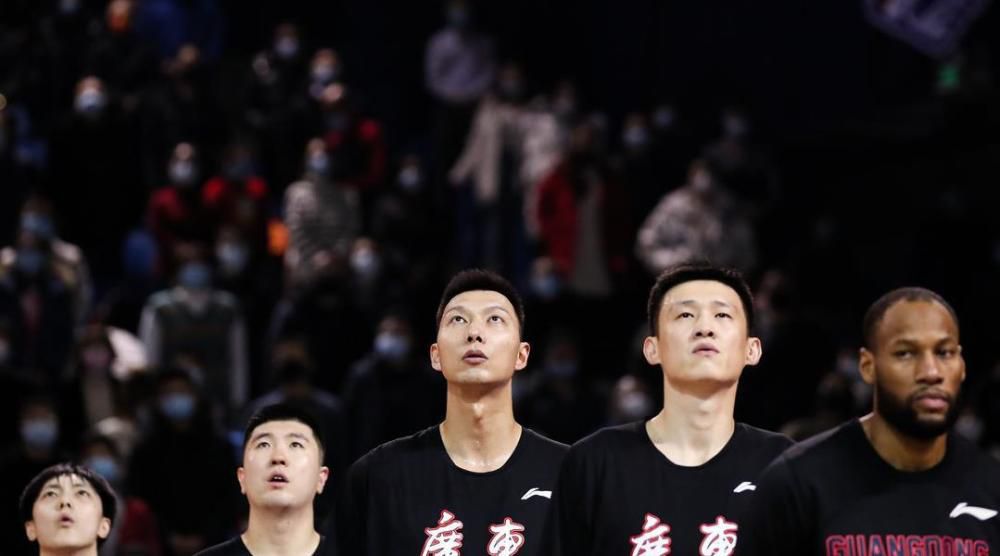 关于对阵卢顿的比赛我看了他们对阵阿森纳的上半场比赛，他们非常有侵略性，并且控球能力也很出色。